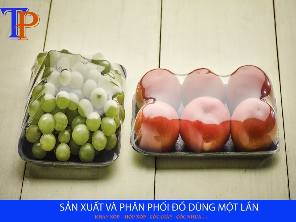 Khay xốp đen đựng trái cây