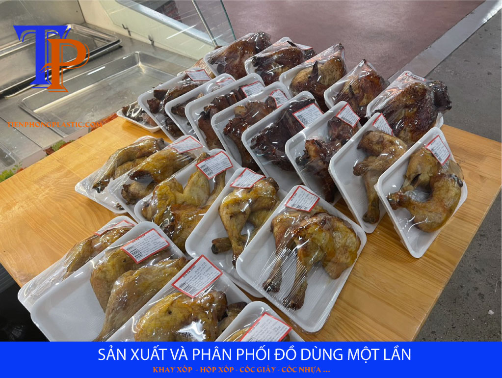 Thịt đựng trong khay xốp bọc màng thực phẩm an toàn, sạch sẽ