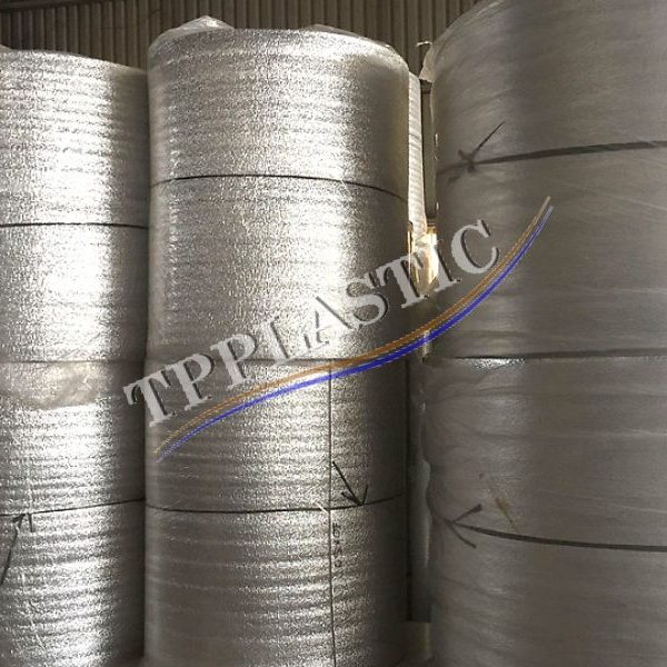 Xốp PE 8mm 1 mặt bạc cuộn (KT: 1x50m) - 1 MẶT BẠC Xốp PE 8mm 1 mặt bạc cuộn (KT: 1x50m) - 1 MẶT BẠC