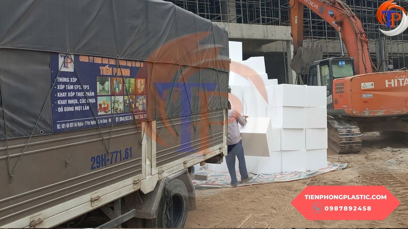 Tiến Phong Plastic giao xốp trắng cách nhiệt đến tận chân công trình