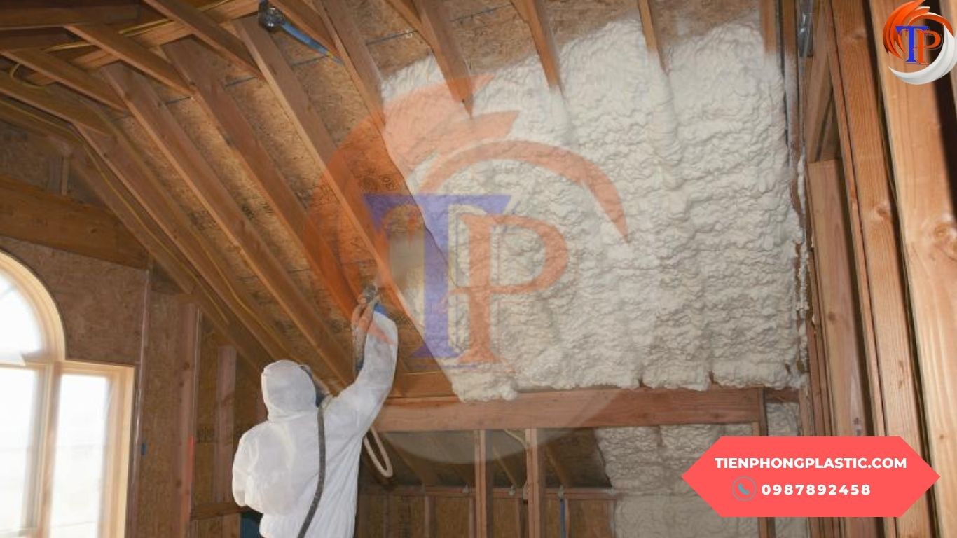 Phun PU Foam chống nóng, cách nhiệt cho trần nhà