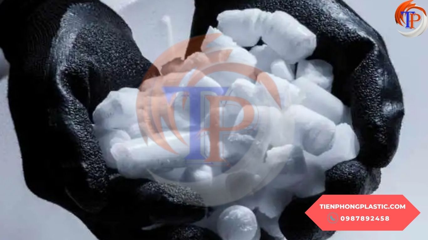 Tìm mua đá khô chất lượng, giá tốt ở đâu? Tiến Phong Plastic cung cấp đá khô CO2 an toàn, đa dạng ứng dụng từ bảo quản thực phẩm, y tế ...