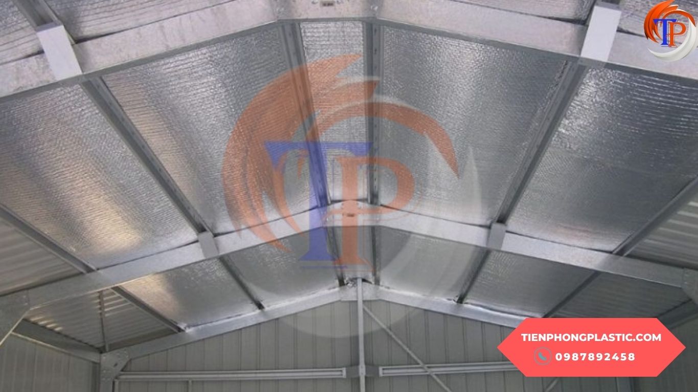 Sử dụng xốp bạc cách nhiệt trong chống móng mái nhà