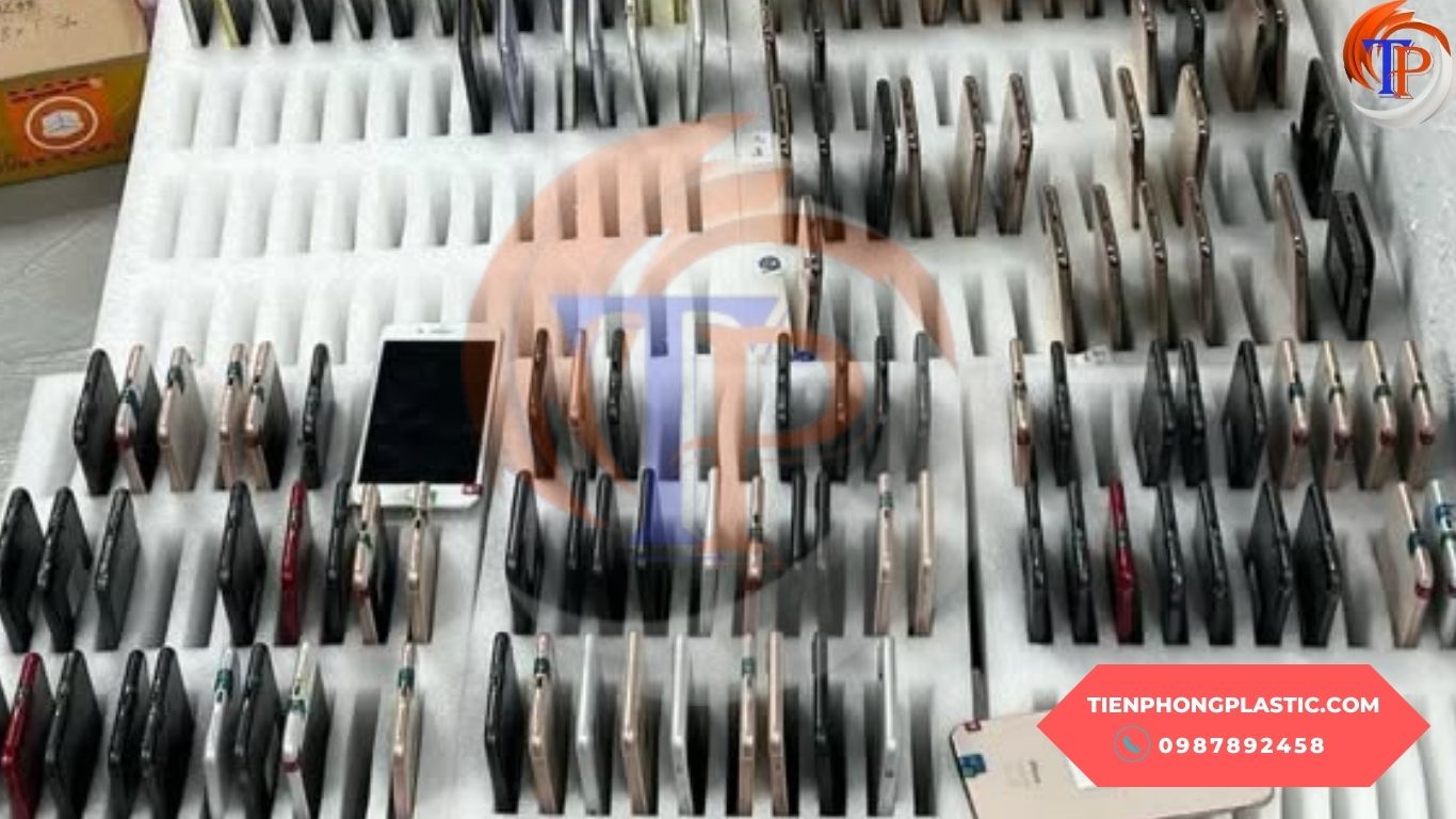 Khay xốp đựng điện thoại: Giải pháp bảo vệ từ Tiến Phong Plastic