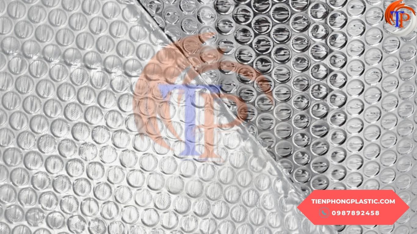 Túi khí dòng P sử dụng màng xi mạ nhôm (MPET) là lớp phản xạ nhiệt. Đây là dòng sản phẩm phổ biến và được sử dụng rộng rãi trong các công trình dân dụng nhờ mức giá kinh tế.